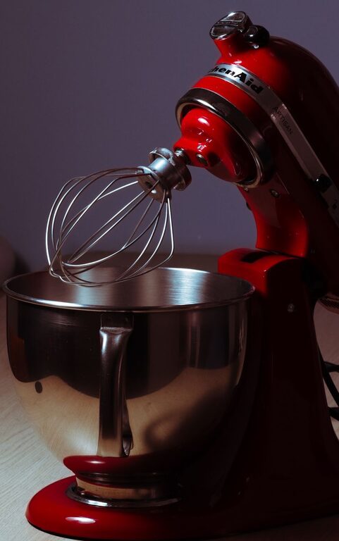 Essential Tools for a Small Kitchen: Maximize Space & Efficiency
